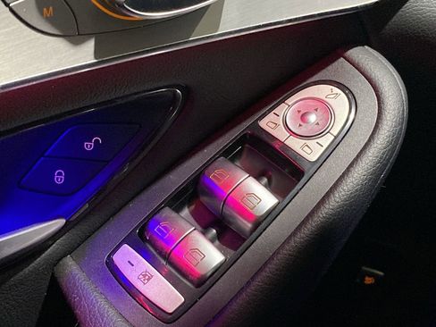 Certified 2022 Mercedes-Benz GLC 300 w/ Premium Package Lite image 9