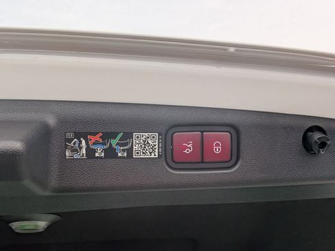 Used 2025 Mercedes-Benz E 450 4MATIC Sedan image 32