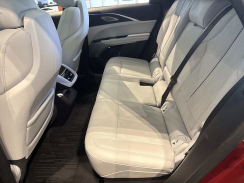 New 2025 Cadillac Lyriq Luxury image 15