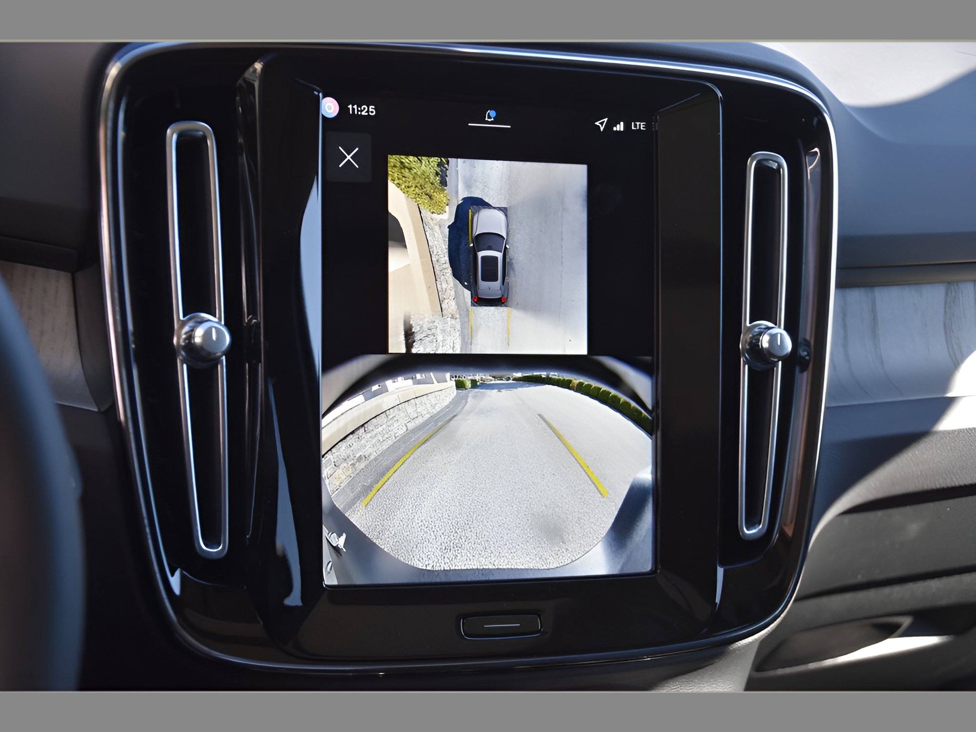 Certified 2026 Volvo XC40 B5 Plus w/ Protection Package Premier AWD/4WD image 21