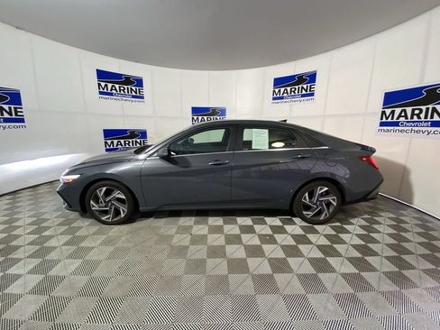 Used 2025 Hyundai Elantra SEL FWD image 13
