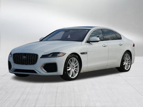 Used 2021 Jaguar XF SE image 1