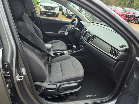 Used 2017 Kia Niro LX image 11