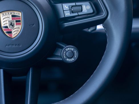 Certified 2025 Porsche Cayenne E-Hybrid AWD/4WD image 9
