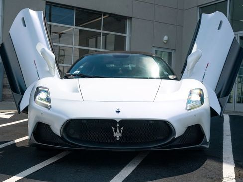 Used 2022 Maserati MC20 Coupe RWD image 4