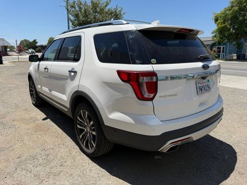 Used 2017 Ford Explorer Platinum AWD/4WD image 3