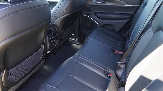 New 2026 Jeep Grand Cherokee Limited w/ Luxury Tech Group II RWD image 14