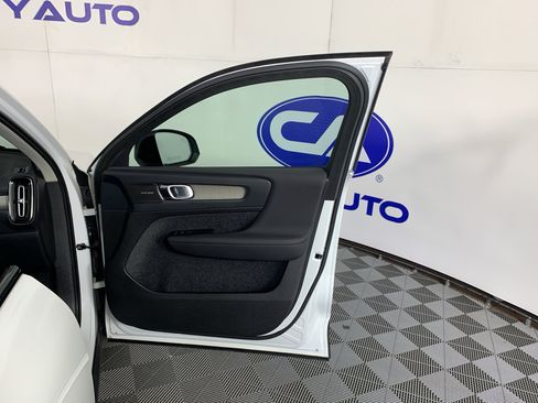 Used 2023 Volvo XC40 B5 Plus AWD/4WD image 40