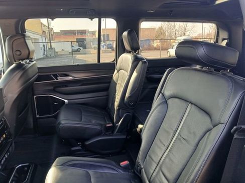 Used 2023 Jeep Wagoneer Series III w/ Premium Group I image 43