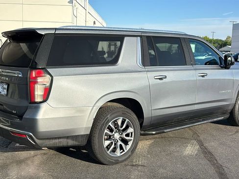 Used 2022 Chevrolet Suburban LT w/ LT Signature Package AWD/4WD image 30