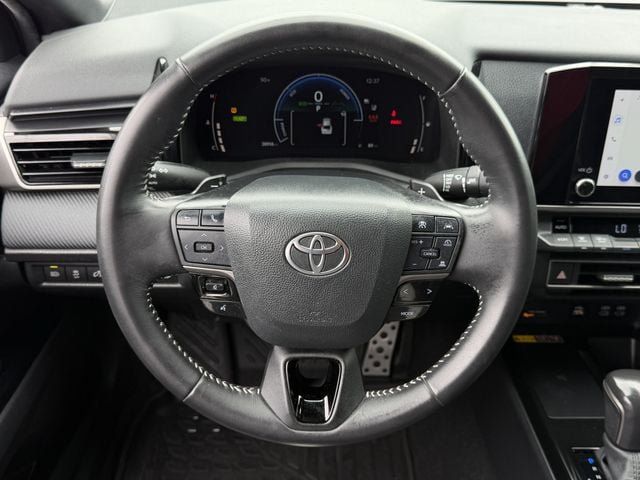 Used 2025 Toyota Camry SE FWD image 12