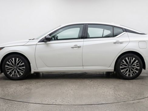 Used 2025 Nissan Altima 2.5 SV FWD image 5