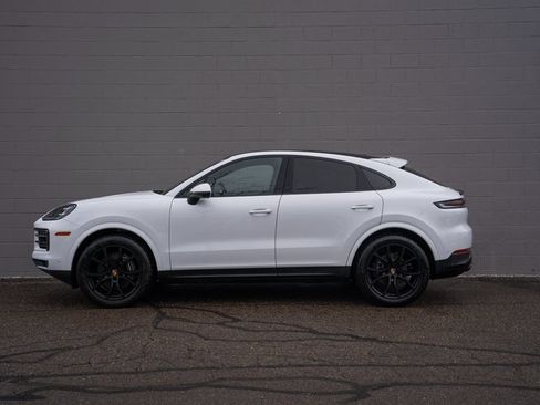 Certified 2025 Porsche Cayenne Coupe image 2