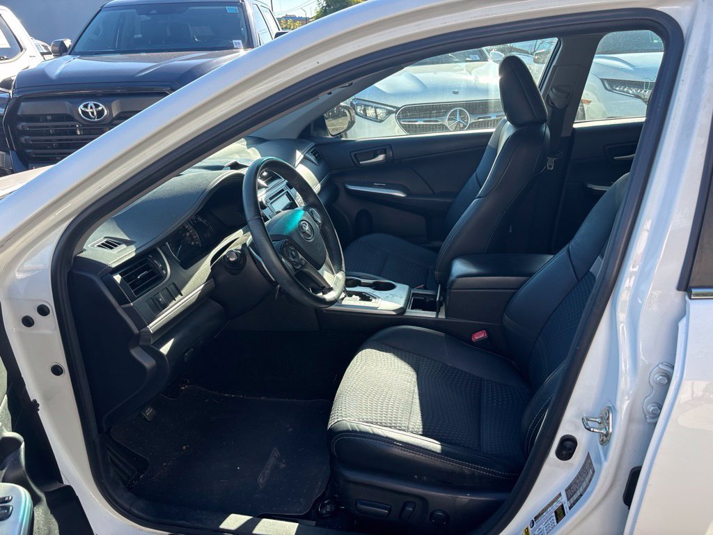 Used 2014 Toyota Camry SE FWD image 12