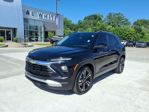 Used 2024 Chevrolet TrailBlazer LT w/ LT Cold Weather Package FWD image 1