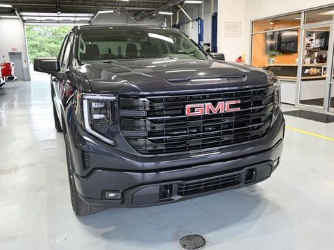 New 2026 GMC Sierra 1500 Elevation image 3
