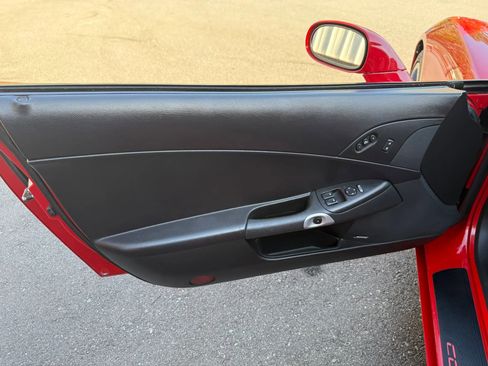 Used 2006 Chevrolet Corvette Convertible w/ Preferred Equipment Group image 17