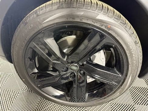 Certified 2025 Land Rover Discovery S image 13