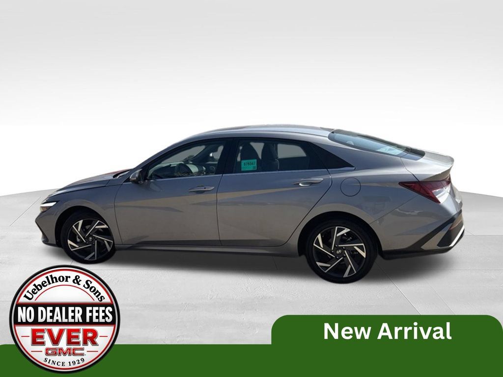 Used 2025 Hyundai Elantra SEL FWD image 10