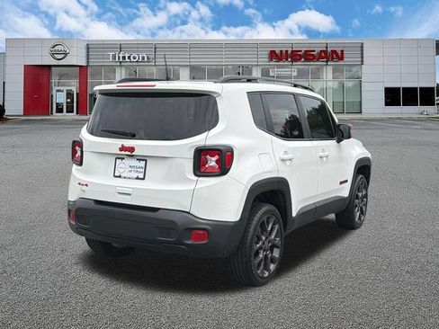 Used 2023 Jeep Renegade Latitude w/ Sun/Sound Group AWD/4WD image 7