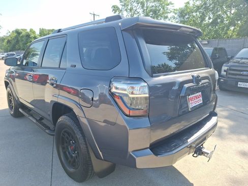 Used 2022 Toyota 4Runner SR5 Premium w/ Moonroof Package RWD image 4