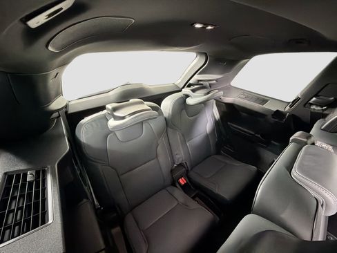 Certified 2023 Volvo XC90 T8 Ultimate AWD/4WD image 32