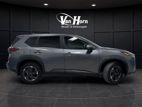Used 2024 Nissan Rogue SV AWD/4WD image 2