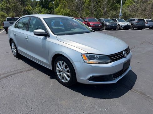 Used 2013 Volkswagen Jetta SE FWD image 4