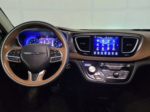 Used 2017 Chrysler Pacifica Limited FWD image 22
