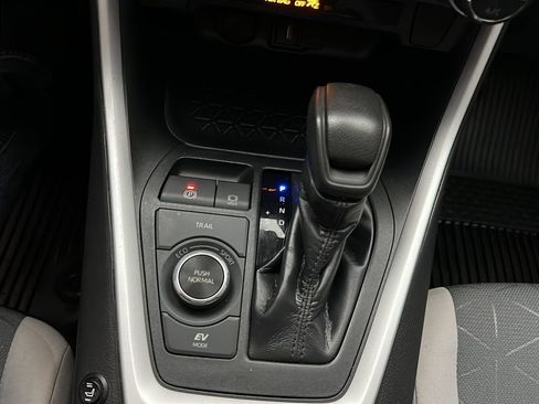 Used 2020 Toyota RAV4 XLE w/ Convenience Package AWD/4WD image 30