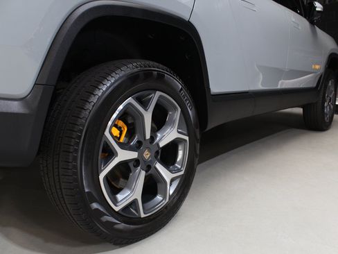 Used 2022 Rivian R1T Adventure AWD/4WD image 23