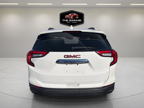 Used 2022 GMC Terrain SLE w/ Driver Convenience Package image 4