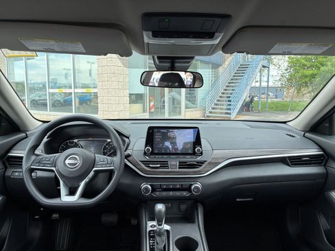 Used 2025 Nissan Altima 2.5 SV image 34