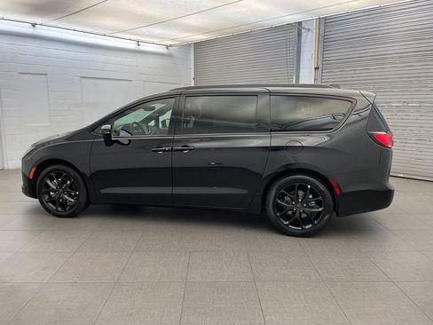 New 2027 Chrysler Pacifica Limited w/ S Appearance Package FWD image 5