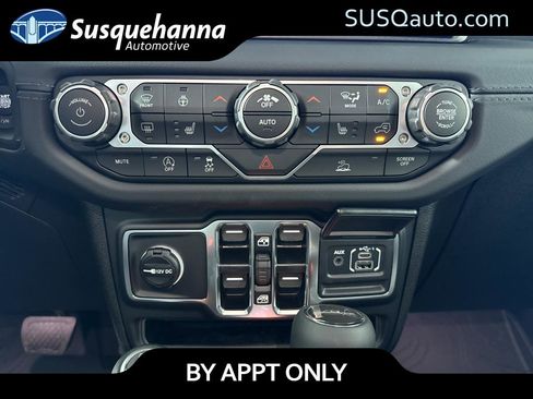 New 2025 Jeep Gladiator Sport image 21