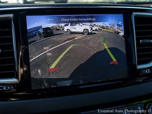 Used 2025 Chrysler Pacifica Select image 23