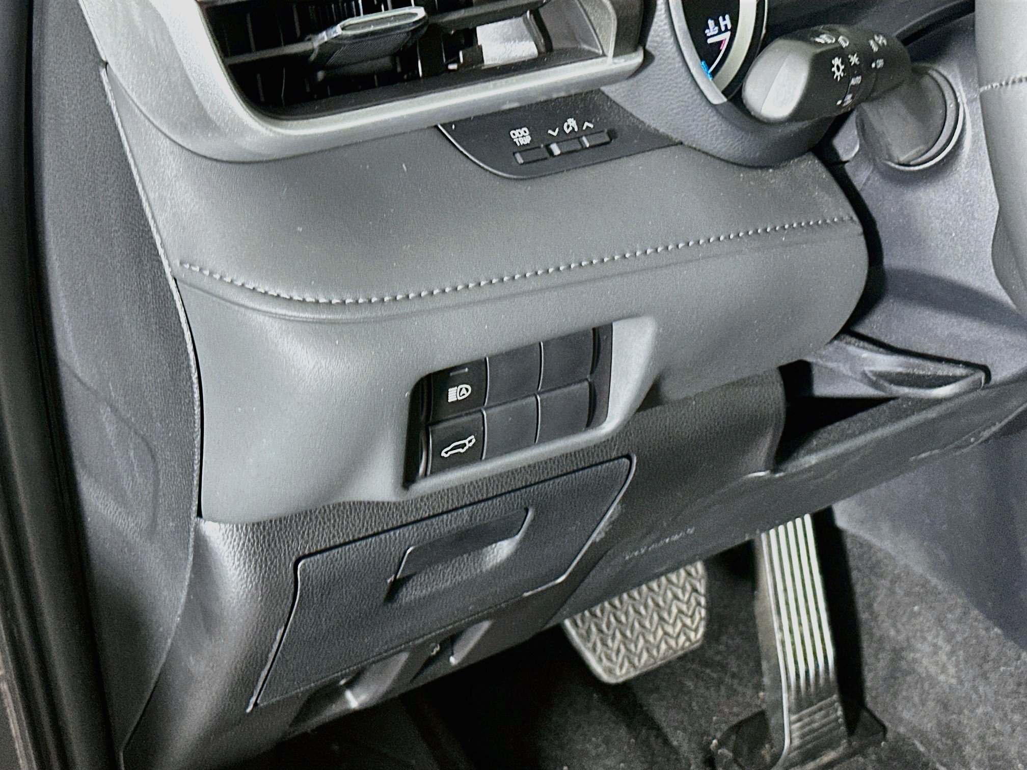 Used 2024 Toyota Highlander XLE AWD/4WD image 17