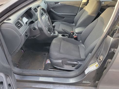 Used 2014 Volkswagen Jetta S image 4