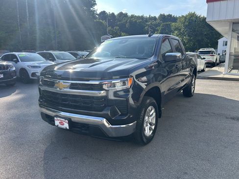 Used 2024 Chevrolet Silverado 1500 LT AWD/4WD image 5