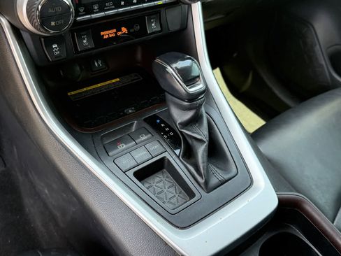 Used 2019 Toyota RAV4 Limited w/ Advanced Technology Package FWD image 21