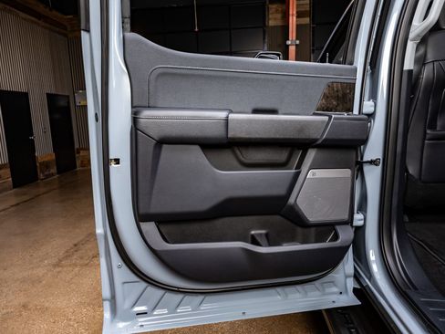 Used 2026 Ford F250 Lariat w/ Black Appearance Package image 38