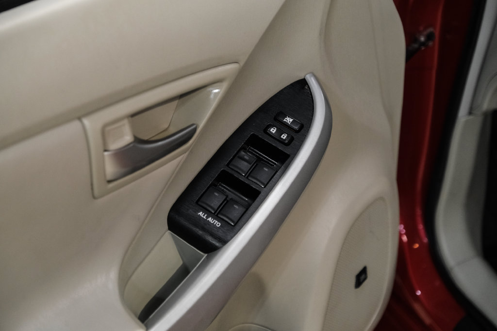 Used 2012 Toyota Prius Four w/ Deluxe Solar Roof Pkg FWD image 38