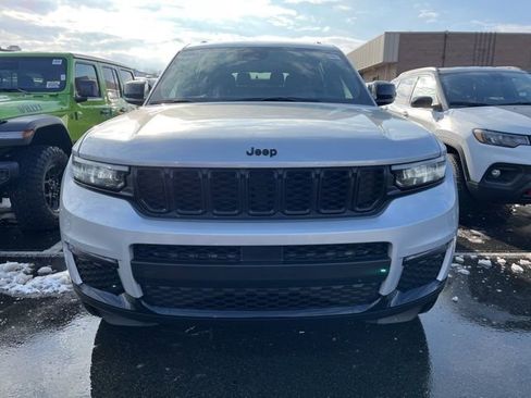 New 2025 Jeep Grand Cherokee L Limited w/ Black Appearance Package image 2