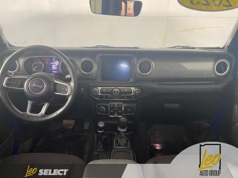 Used 2023 Jeep Wrangler Unlimited Sahara AWD/4WD image 6