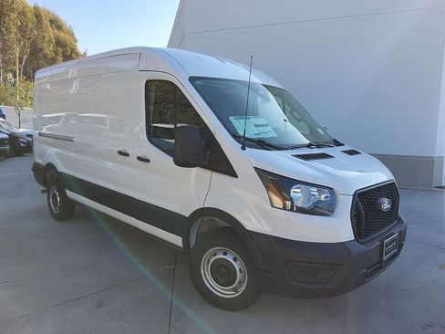 New 2026 Ford Transit 250 148 Medium Roof w/ Load Area Protection Package RWD image 4