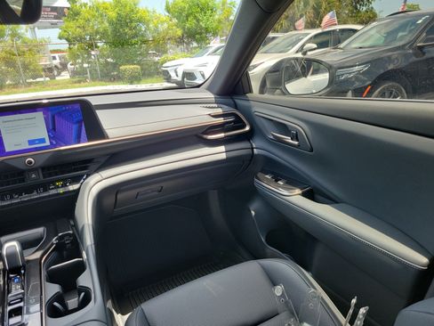 Used 2025 Toyota Crown Signia AWD/4WD image 17