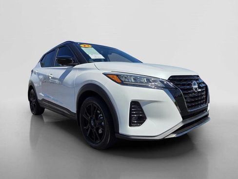 Used 2023 Nissan Kicks SR w/ SR Premium Package FWD image 7