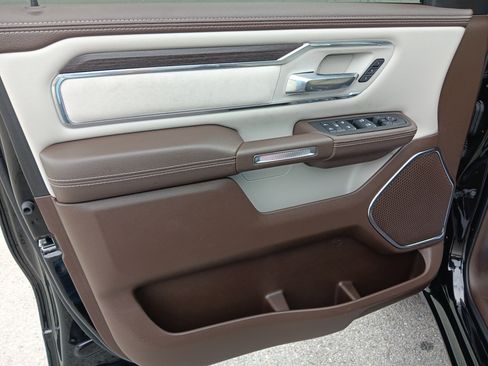 Used 2025 RAM 1500 Laramie image 12