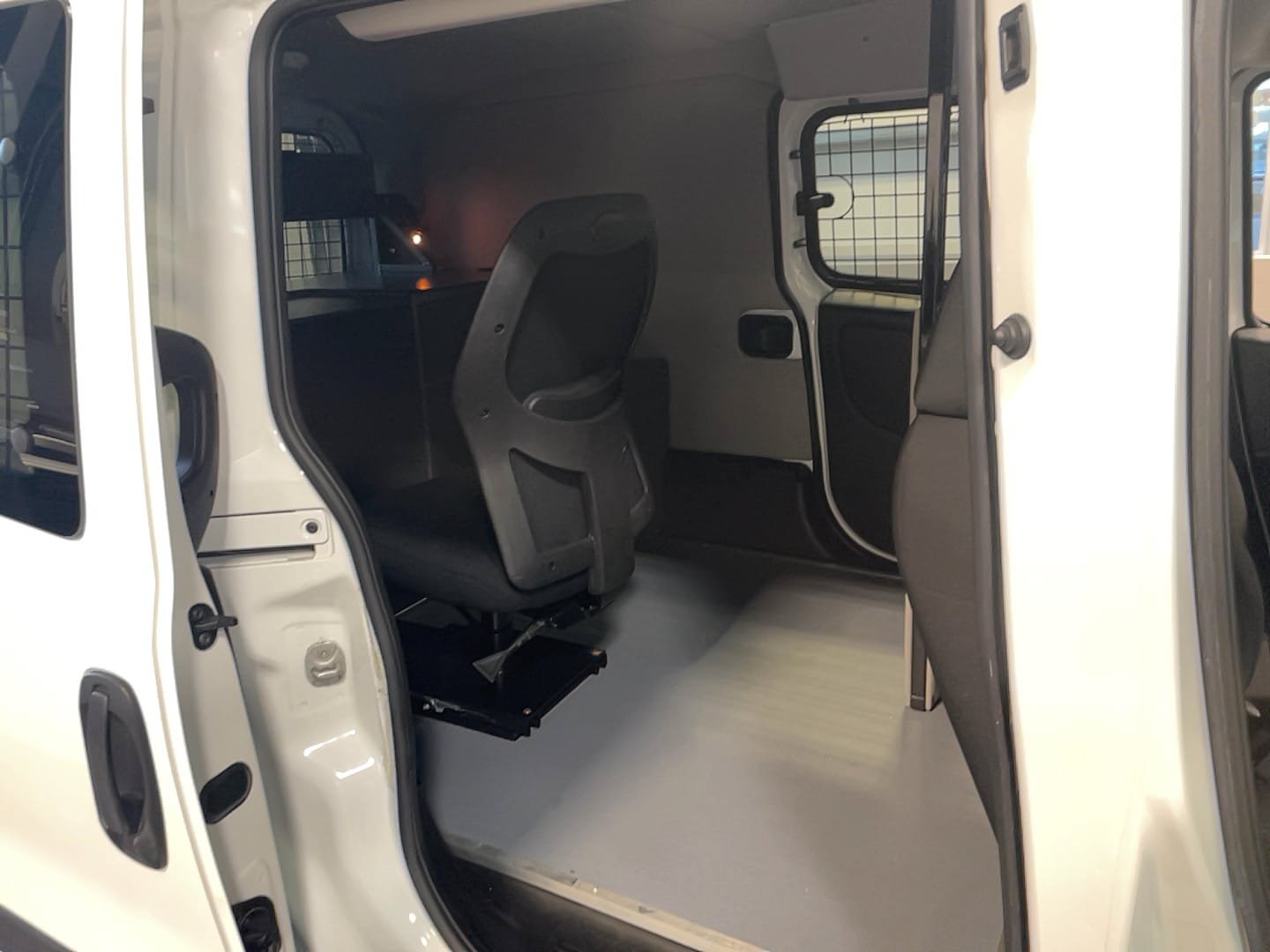 Used 2022 RAM ProMaster City Tradesman w/ Window Group 05 FWD image 21