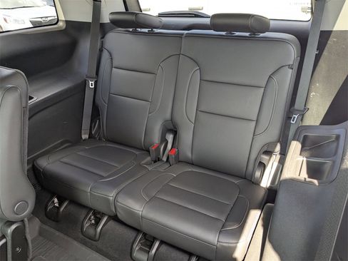 Certified 2023 GMC Acadia SLT w/ Preferred Package image 17